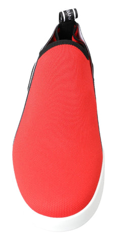 Czerwono-białe płaskie trampki i mokasyny