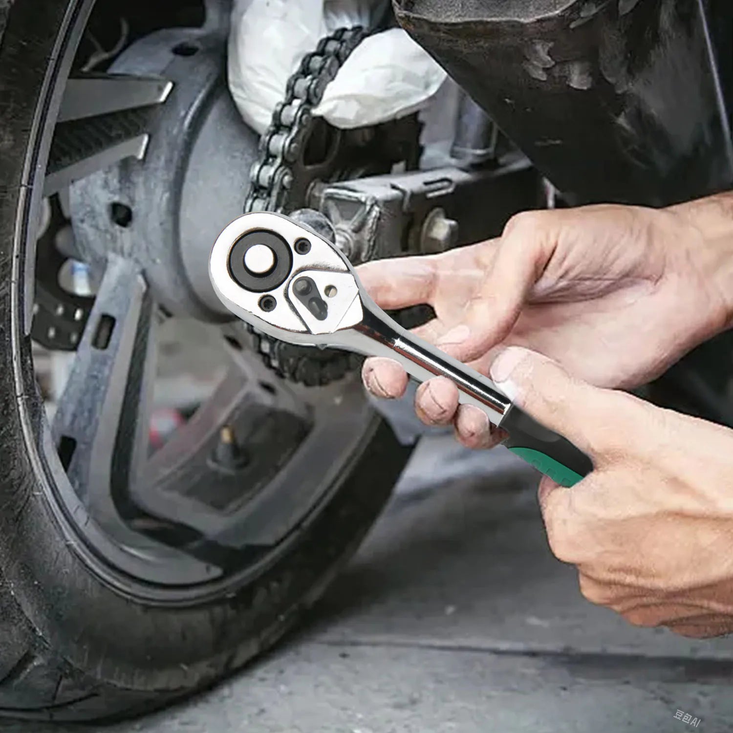 Zestaw narzędzi mechanika 216 szt. – skrzynka z kluczami nasadowymi 1/4" i 3/8" z grzechotką do napraw samochodowych