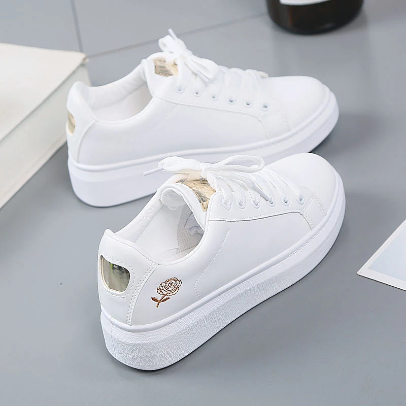 Damen bestickte PU-Leder-Sneaker 2026 – Atmungsaktive Schnürschuhe für den Alltag