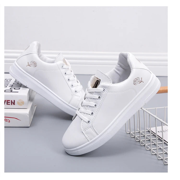 Damen bestickte PU-Leder-Sneaker 2026 – Atmungsaktive Schnürschuhe für den Alltag