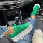 Damskie białe sneakersy na platformie – masywne modne buty na sznurowadła