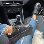 Damskie białe sneakersy na platformie – masywne modne buty na sznurowadła