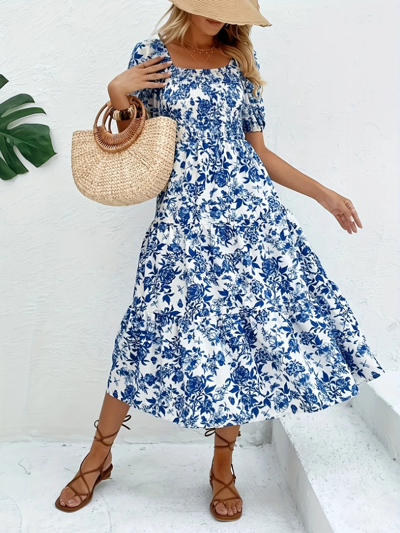 Elegancka damska sukienka maxi w kwiaty – sukienka o kroju dopasowanym i rozkloszowanym do kostek z długim rękawem