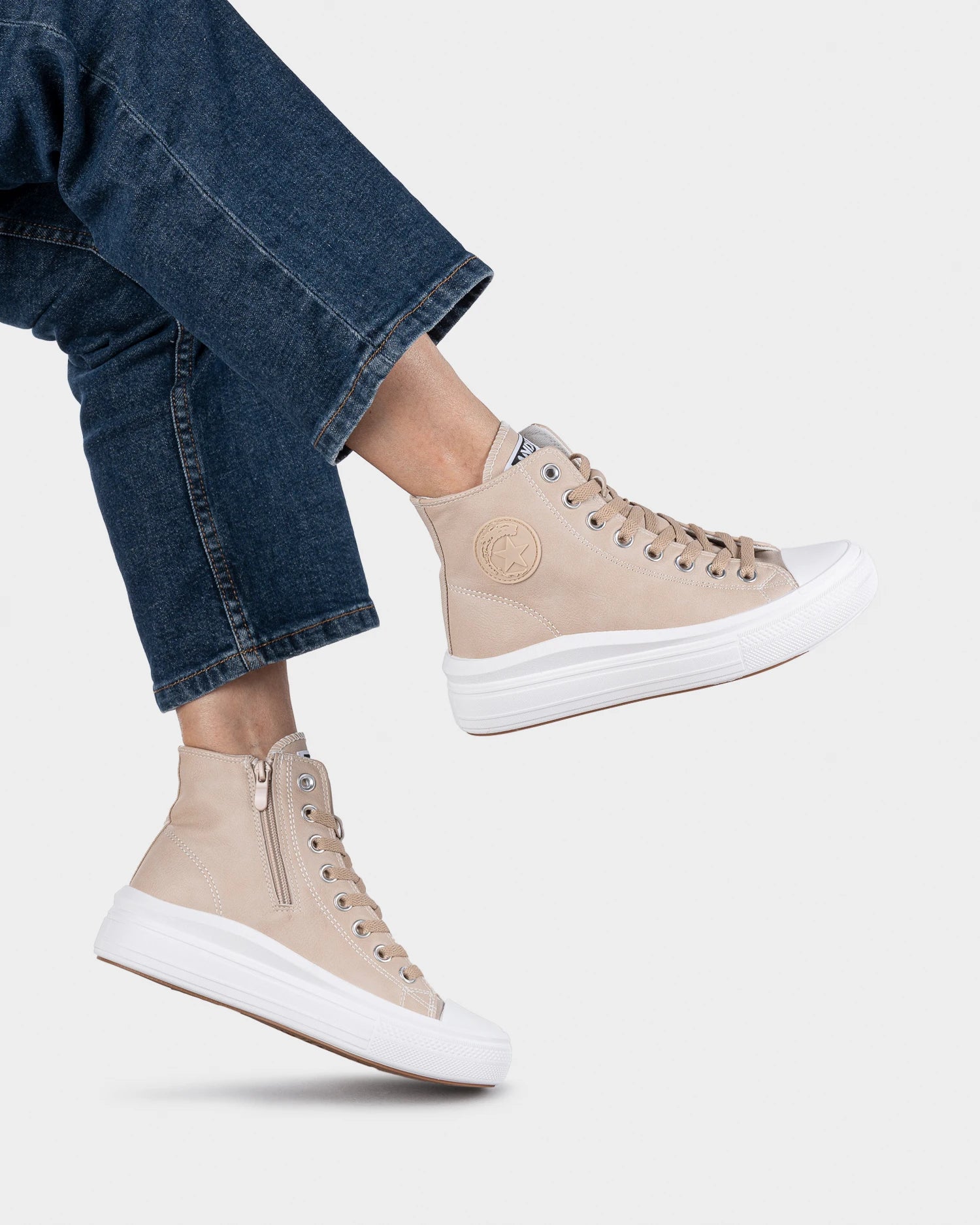 Unisex wysokie sneakersy z płótna – oddychające casualowe buty na sznurowadła dla mężczyzn i kobiet Główne zdjęcie produktu