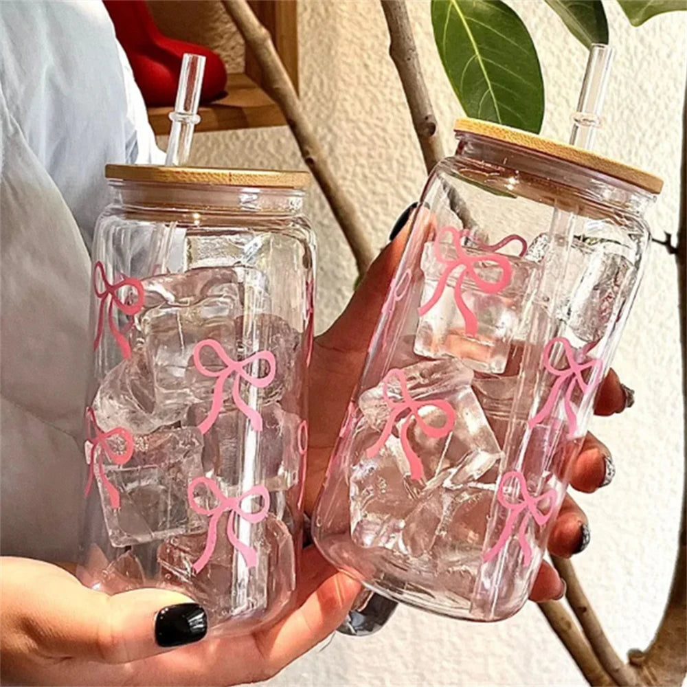 Uroczy szklany kubek z kokardą 500 ml – kubek w stylu słoika Mason z pokrywką i słomką