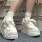 Damskie sneakersy z grubą podeszwą na sznurowadła – casualowe buty do chodzenia z okrągłym noskiem