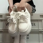 Damskie sneakersy z grubą podeszwą na sznurowadła – casualowe buty do chodzenia z okrągłym noskiem